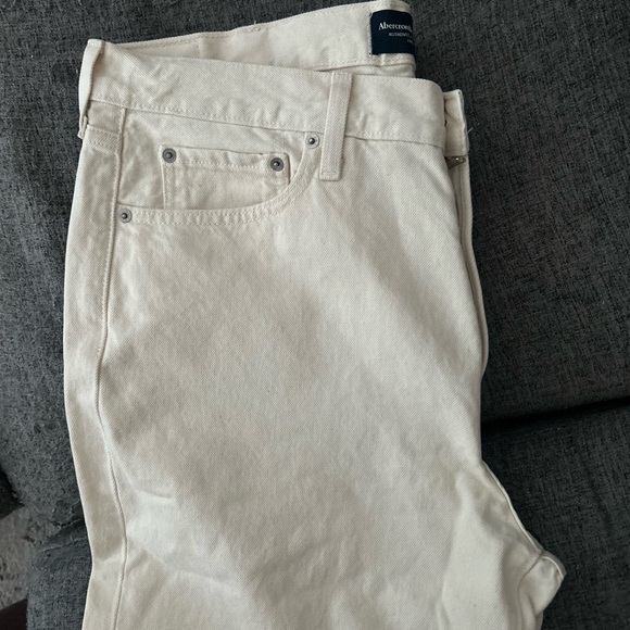 SOLD ! 💰 Abercrombie Men's Cream Loose Jeans - Picture 4 of 5
